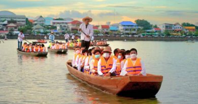 ททท. สำนักงานเชียงราย เชิญชวนร่วมสืบสานงานประเพณีเวียนเทียนทางน้ำกลางกว๊านพะเยา “หนึ่งเดียวในโลก” และงานประเพณีนมัสการและสรงน้ำพระธาตุดอยตุง ประจำปี 2566